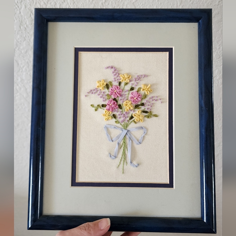 Vintage Embroidered Bouquet - Picture 1 of 2